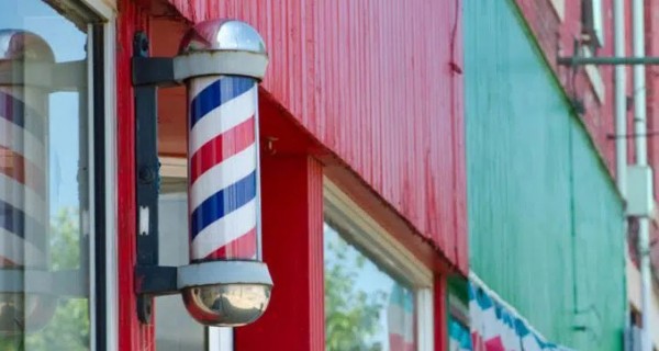 Ý nghĩa đằng sau biểu tượng đèn xanh đỏ tại các tiệm cắt tóc nam barber